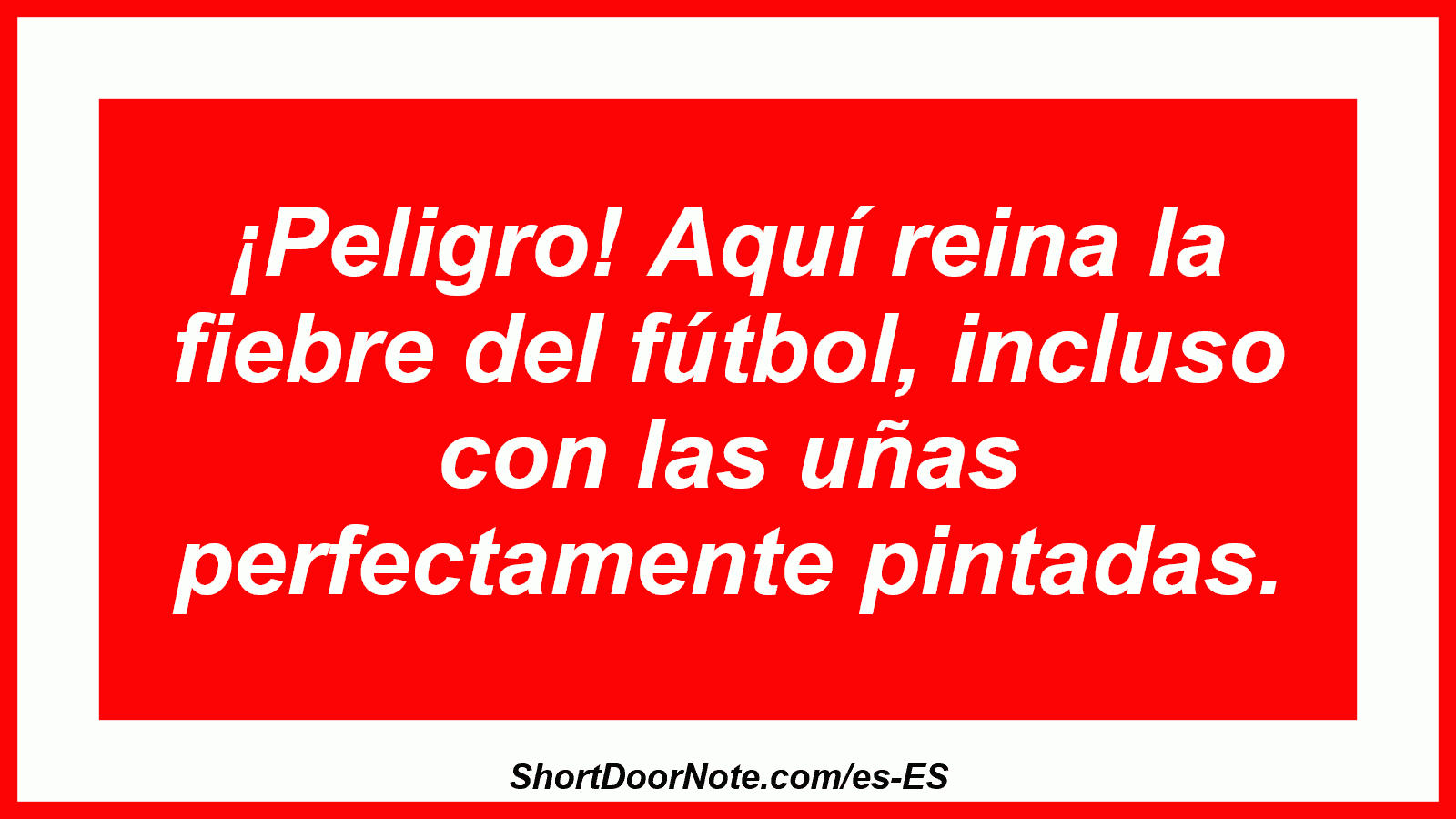 ¡Peligro! Aquí reina la fiebre del fútbol, ​​incluso con las uñas perfectamente pintadas.
