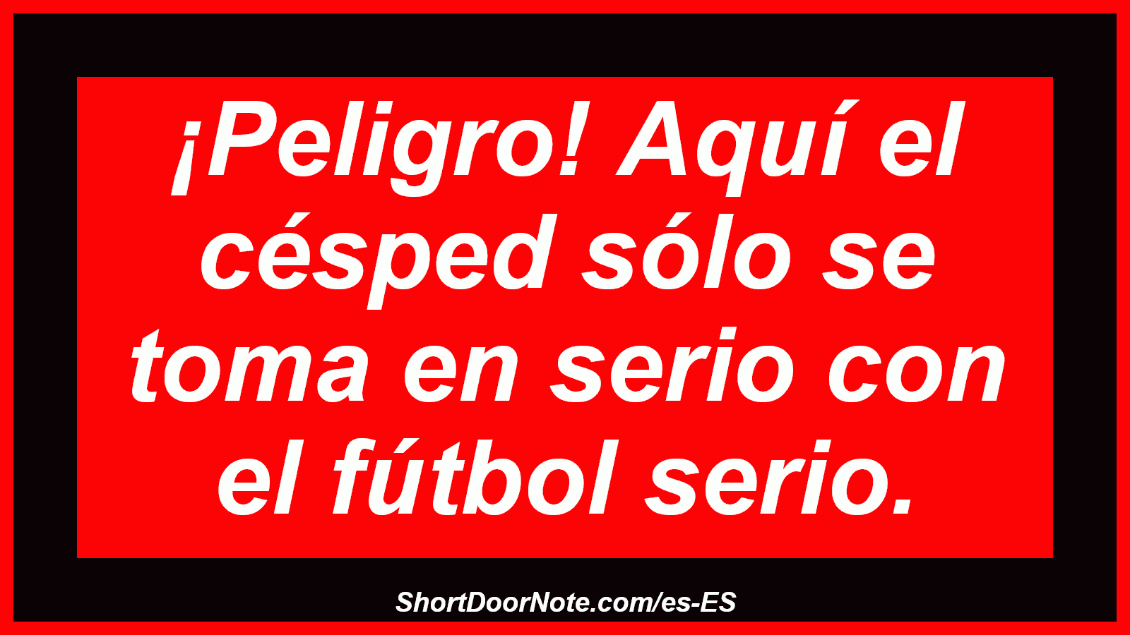 ¡Peligro! Aquí el césped sólo se toma en serio con el fútbol serio.
