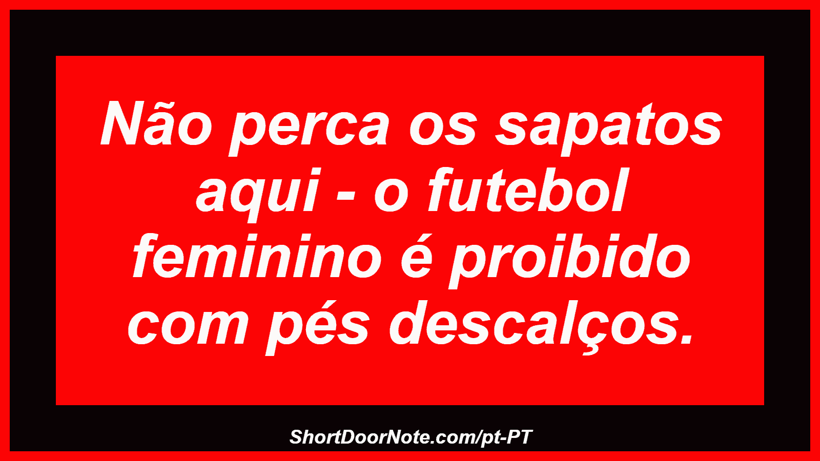 Não perca os sapatos aqui - o futebol feminino é proibido com pés descalços. 
