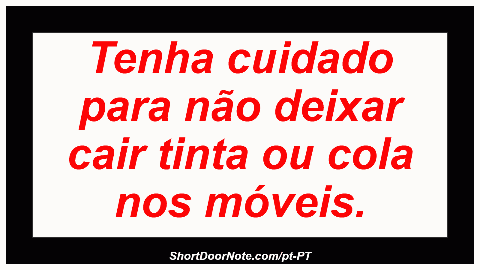 Tenha cuidado para não deixar cair tinta ou cola nos móveis.
